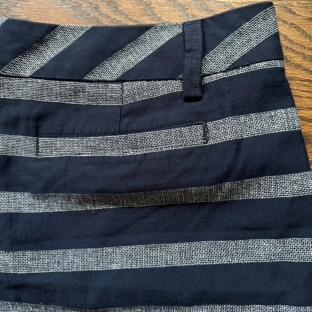 Lands' End Women Blue White Striped Dobby Shorts Mid Rise 5in Inseam Size 14 NWT